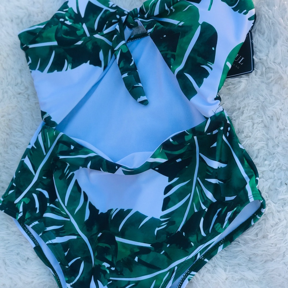 Bathing suits - Picture 5 of 6